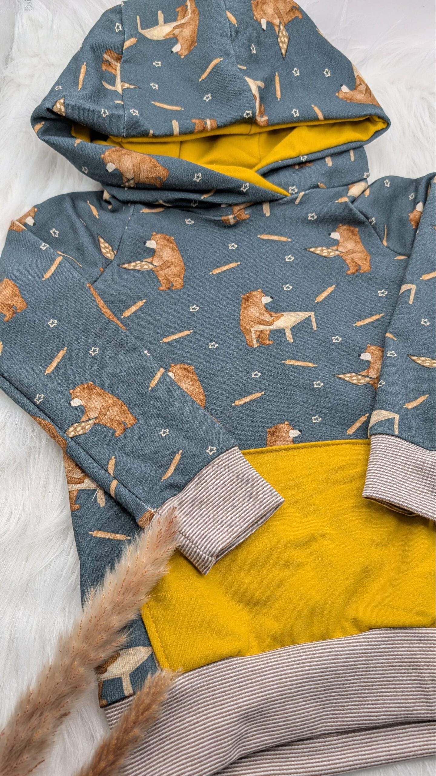 Hoodie Wihnachtsbär beim Backen 3-4 Jahre (Gr.104) – Bild 2