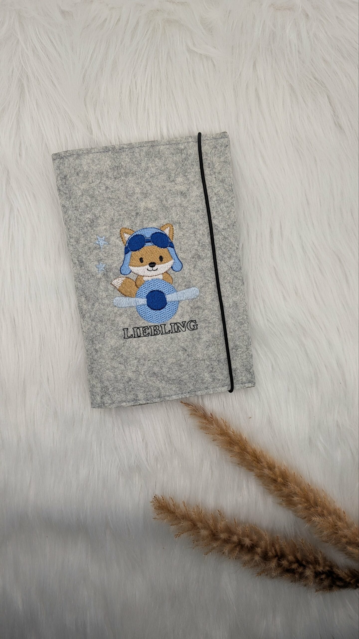 U-Heft Hülle Filz Fuchs im Flugzeug