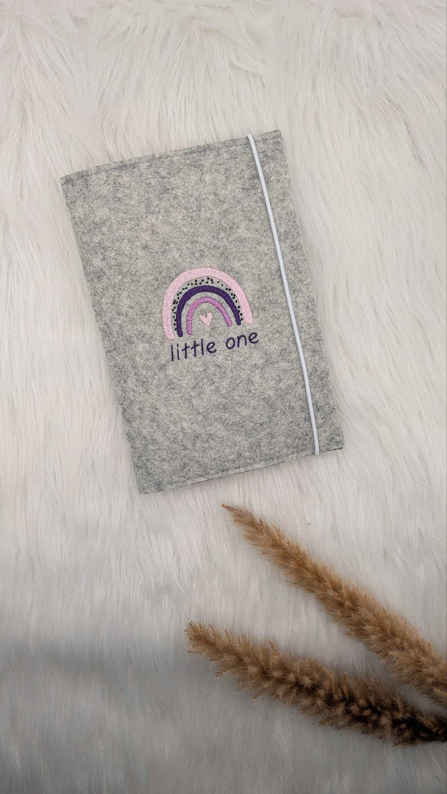 U-Heft Hülle Filz Regenbogen "little one"