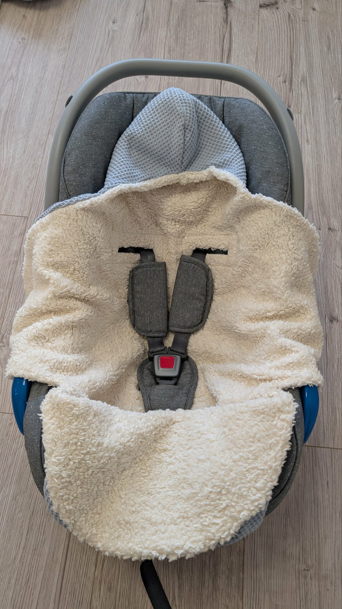 Bio Einschlagdecke für Auto-Babyschale konfigurierbar